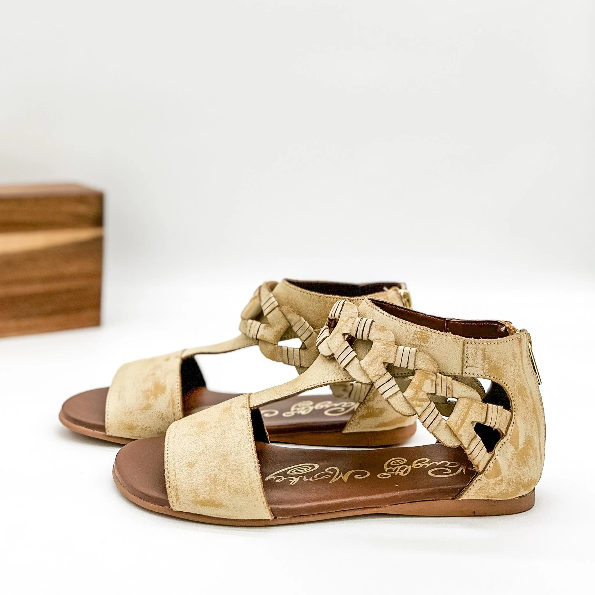 Loop D Loop Sandals in White - Image 7