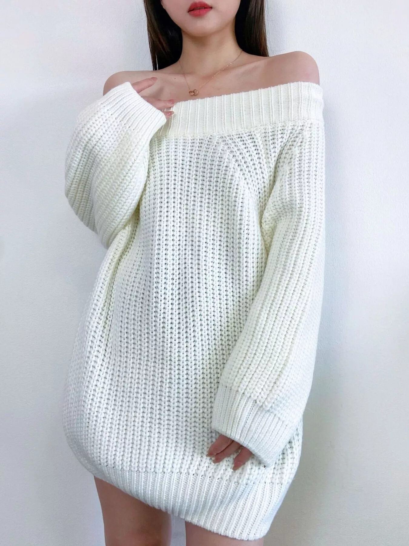 Off-Shoulder Chunky Knit Sweater - Image 4