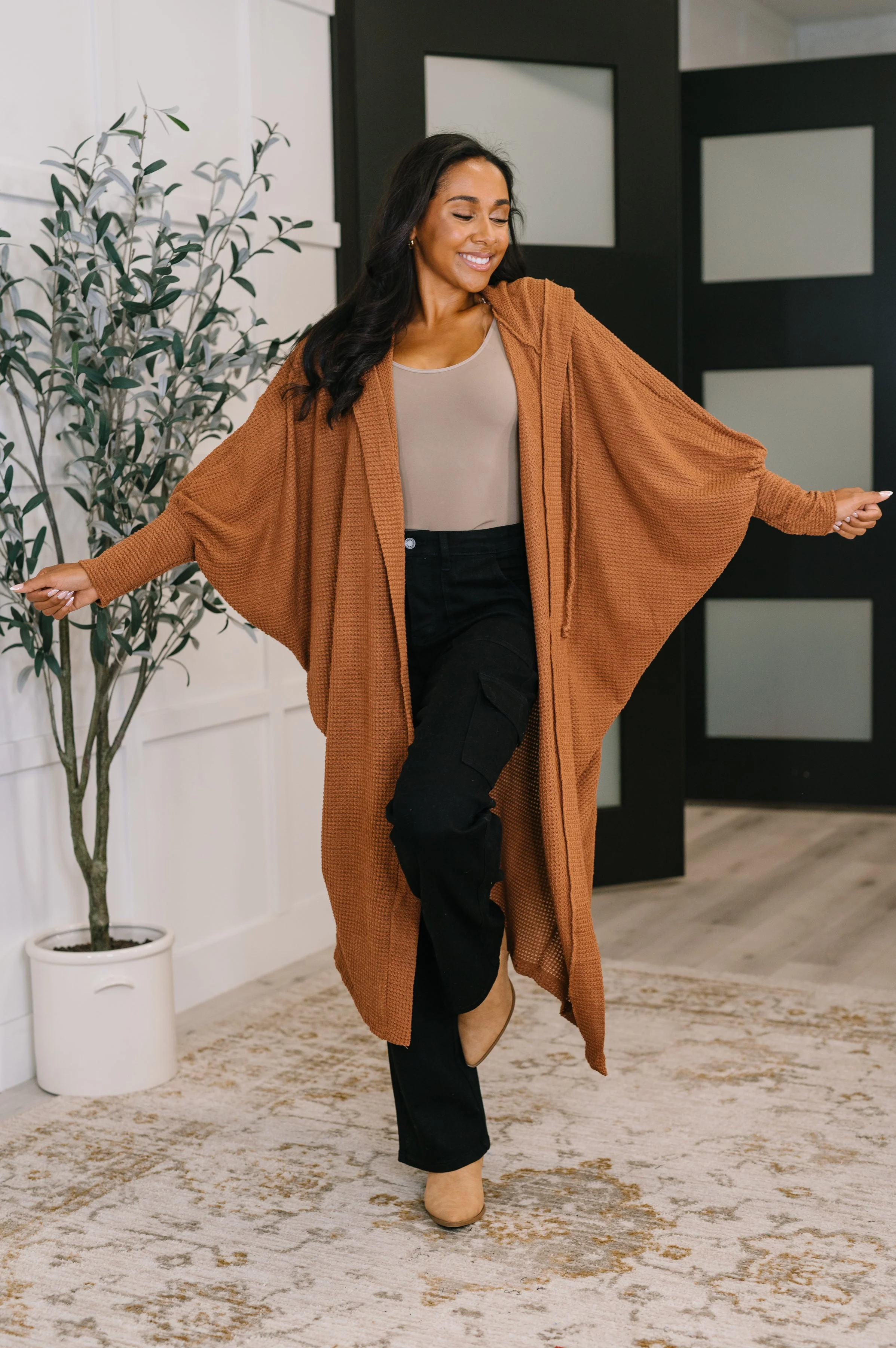 Pamper Travel Hooded Cardigan in Chestnut - Image 3