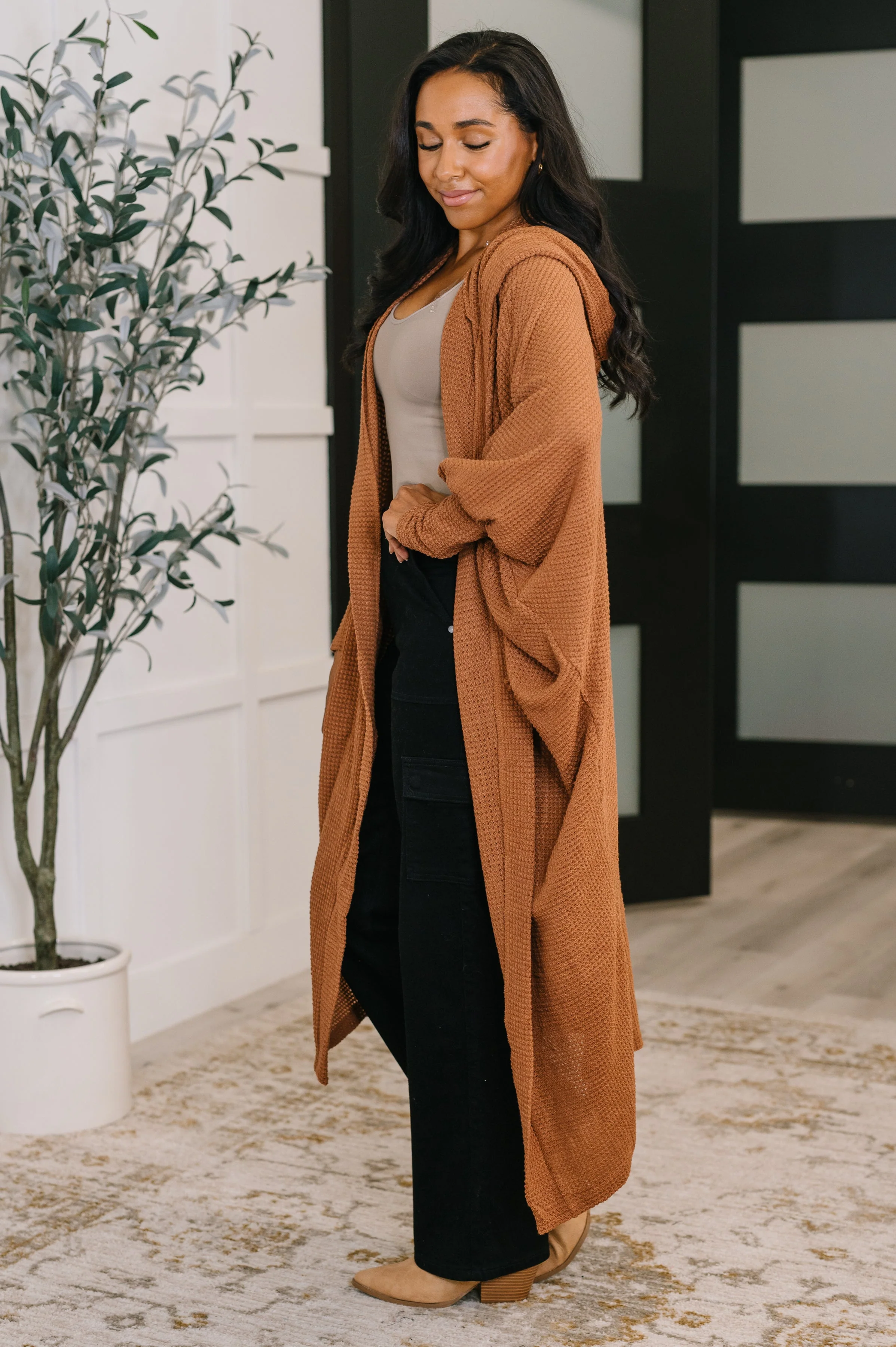 Pamper Travel Hooded Cardigan in Chestnut - Image 4