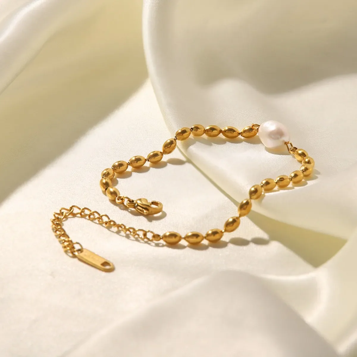 Pearl and Gold Chain Jewelry Set with Necklace and Bracelet - Image 5
