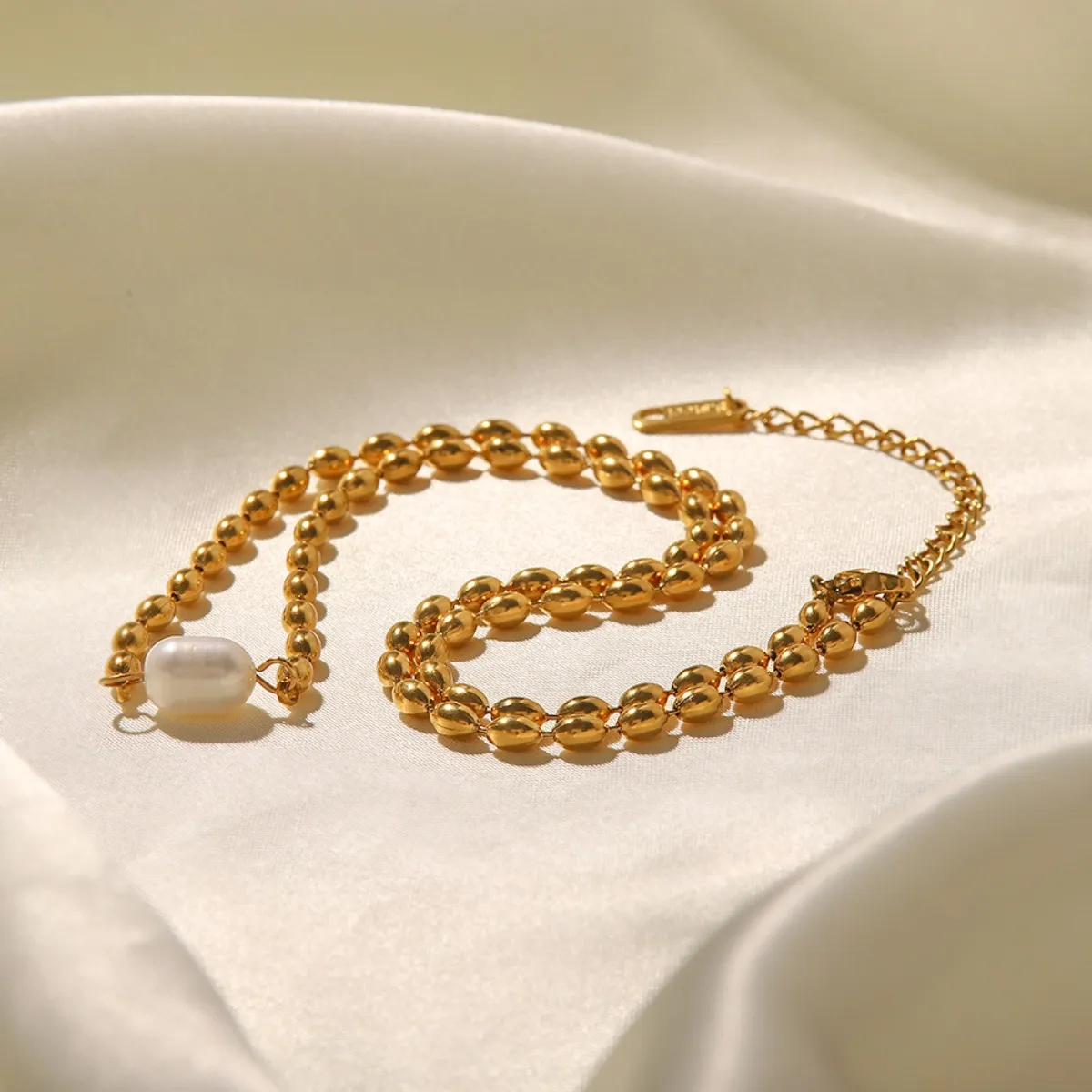 Pearl and Gold Chain Jewelry Set with Necklace and Bracelet - Image 7