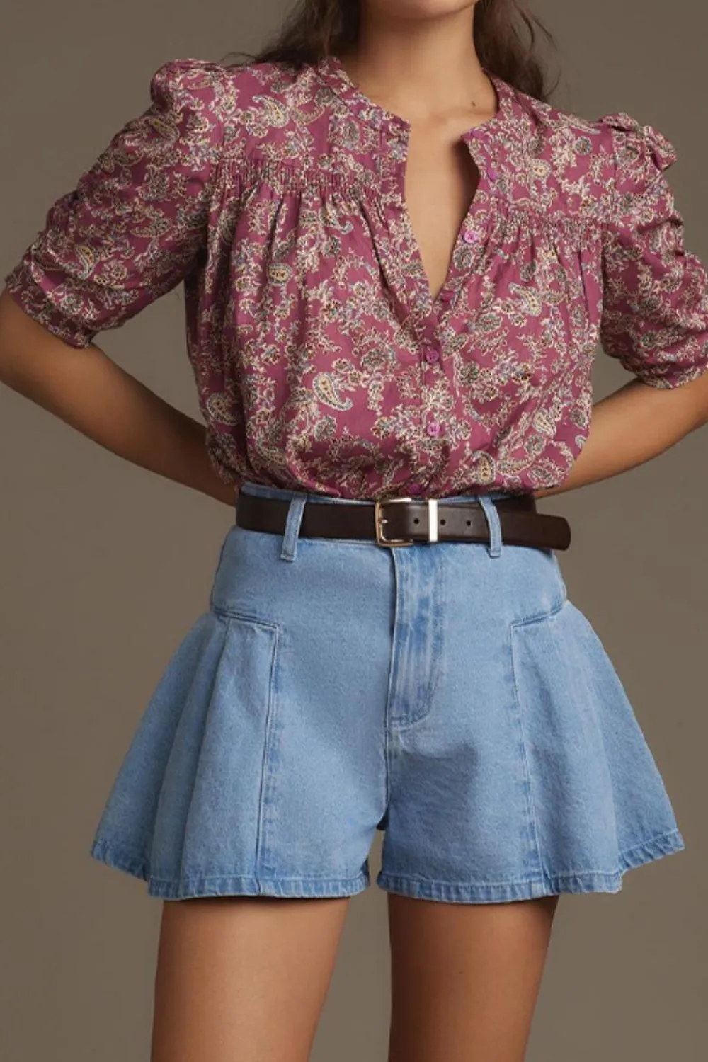 Pleated Patchwork Panel Lightweight Denim Shorts - Image 5