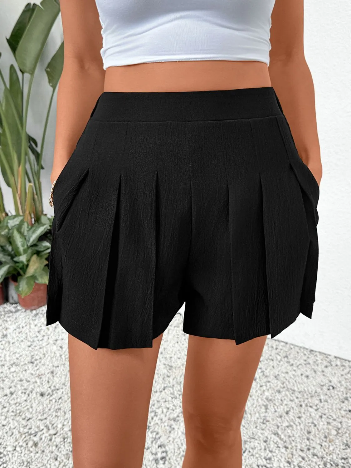 Pleated Shorts with Pockets - Image 3
