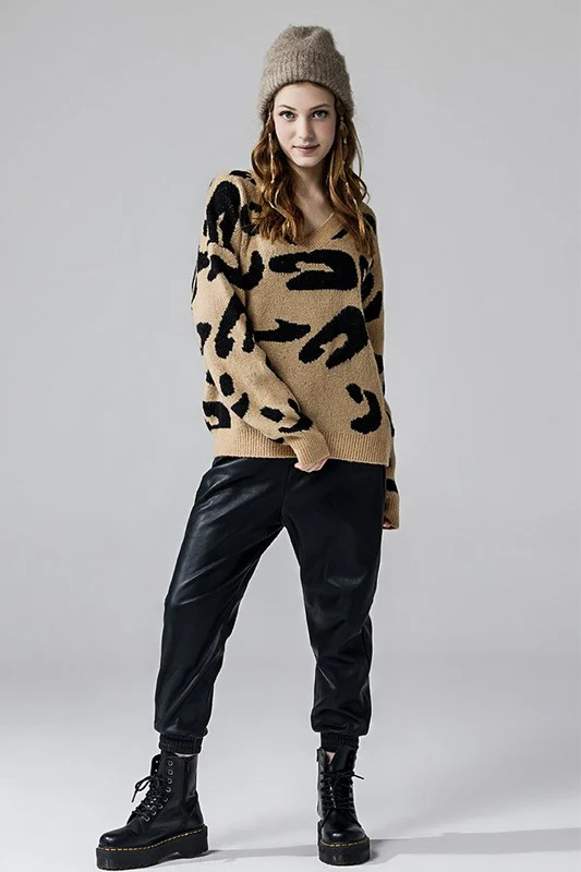 Plus Fuzzy Mohair Jacquard V-Neck Leopard Sweater - Image 5
