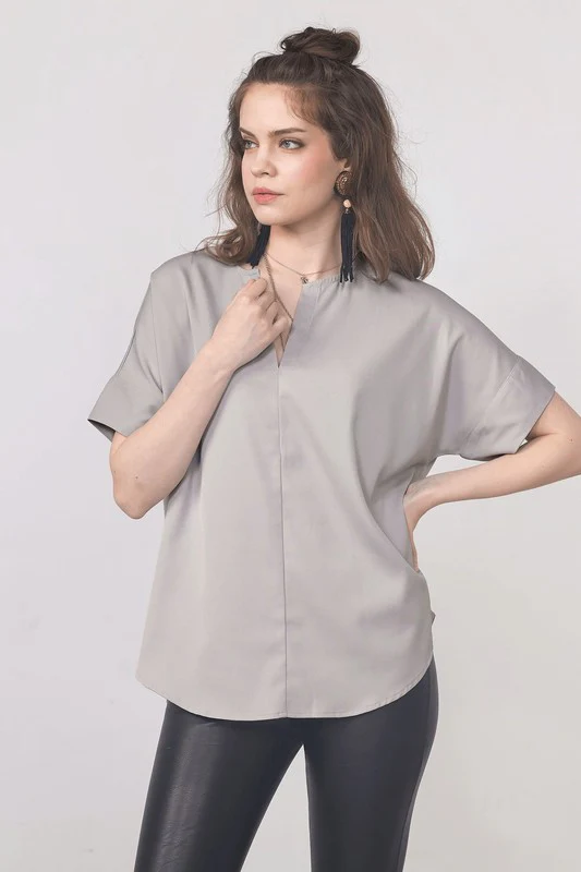 Plus  V-neckline Dolman Short Sleeve Blouse Top - Image 17