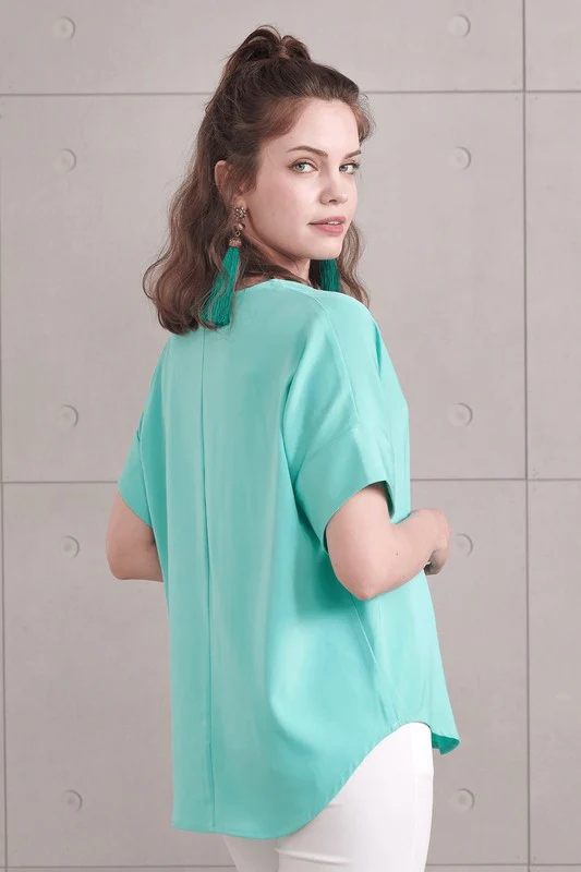 Plus  V-neckline Dolman Short Sleeve Blouse Top - Image 6