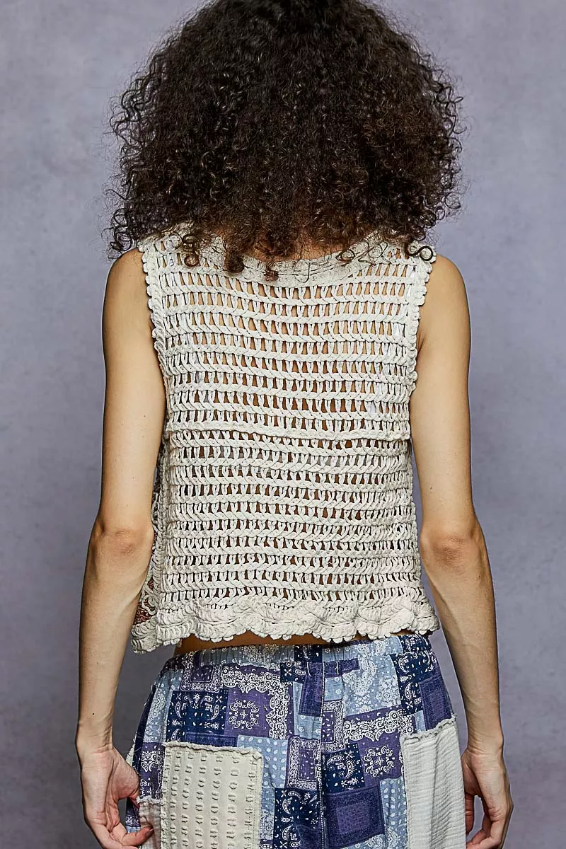 POL Floral Round Neck Cropped Crochet Sleeveless Top with Scalloped Edge - Image 4