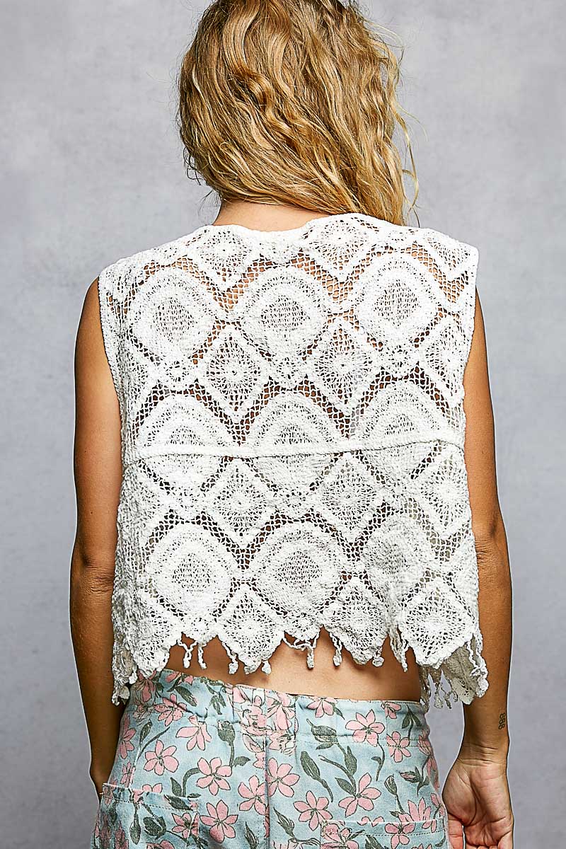 POL Geometric Crochet Cropped Vest with Scalloped Edge Fringe Trim - Image 4