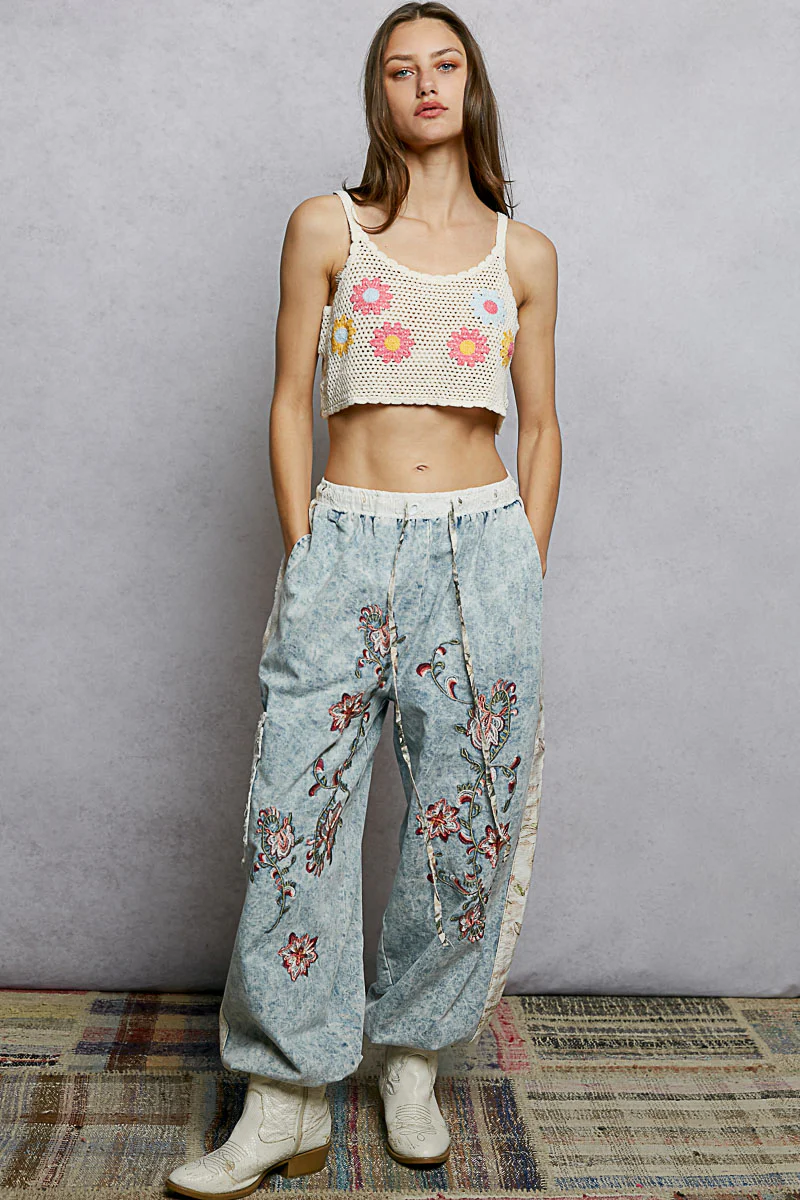 POL U-Neck Cropped Crochet Cami with Floral Embroidery Detail - Image 5