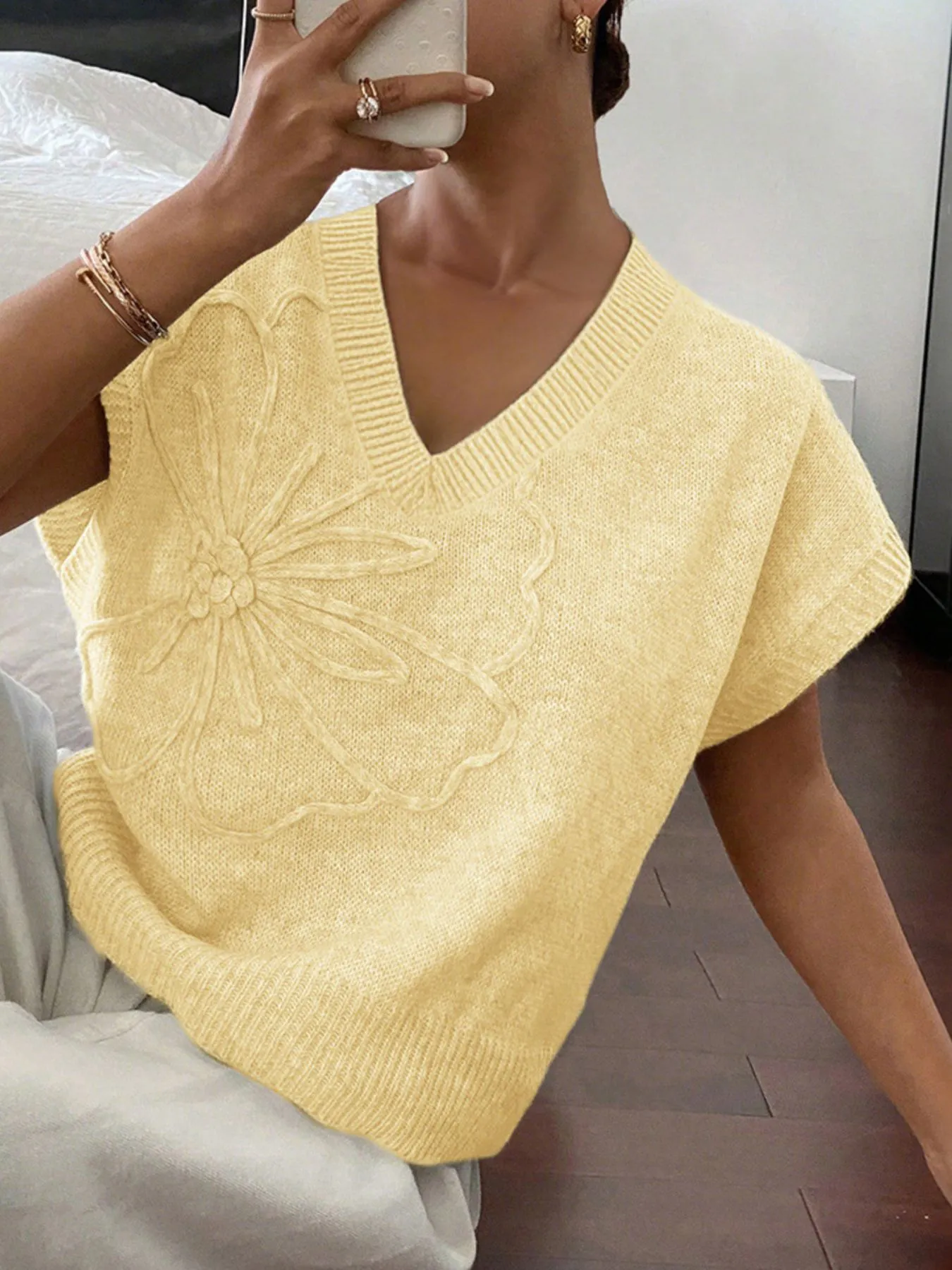 Ribbed Hem V-Neck Short Sleeve Sweater - Image 12