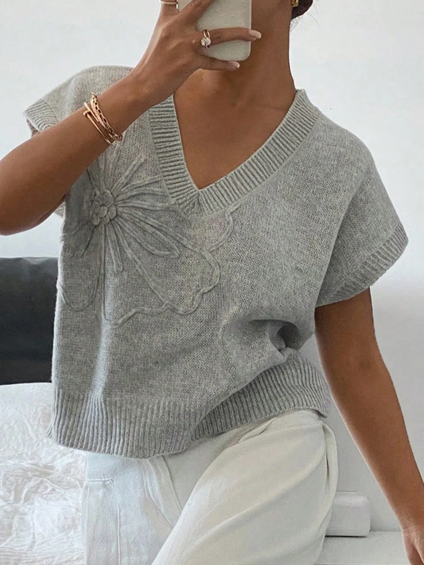 Ribbed Hem V-Neck Short Sleeve Sweater - Image 3