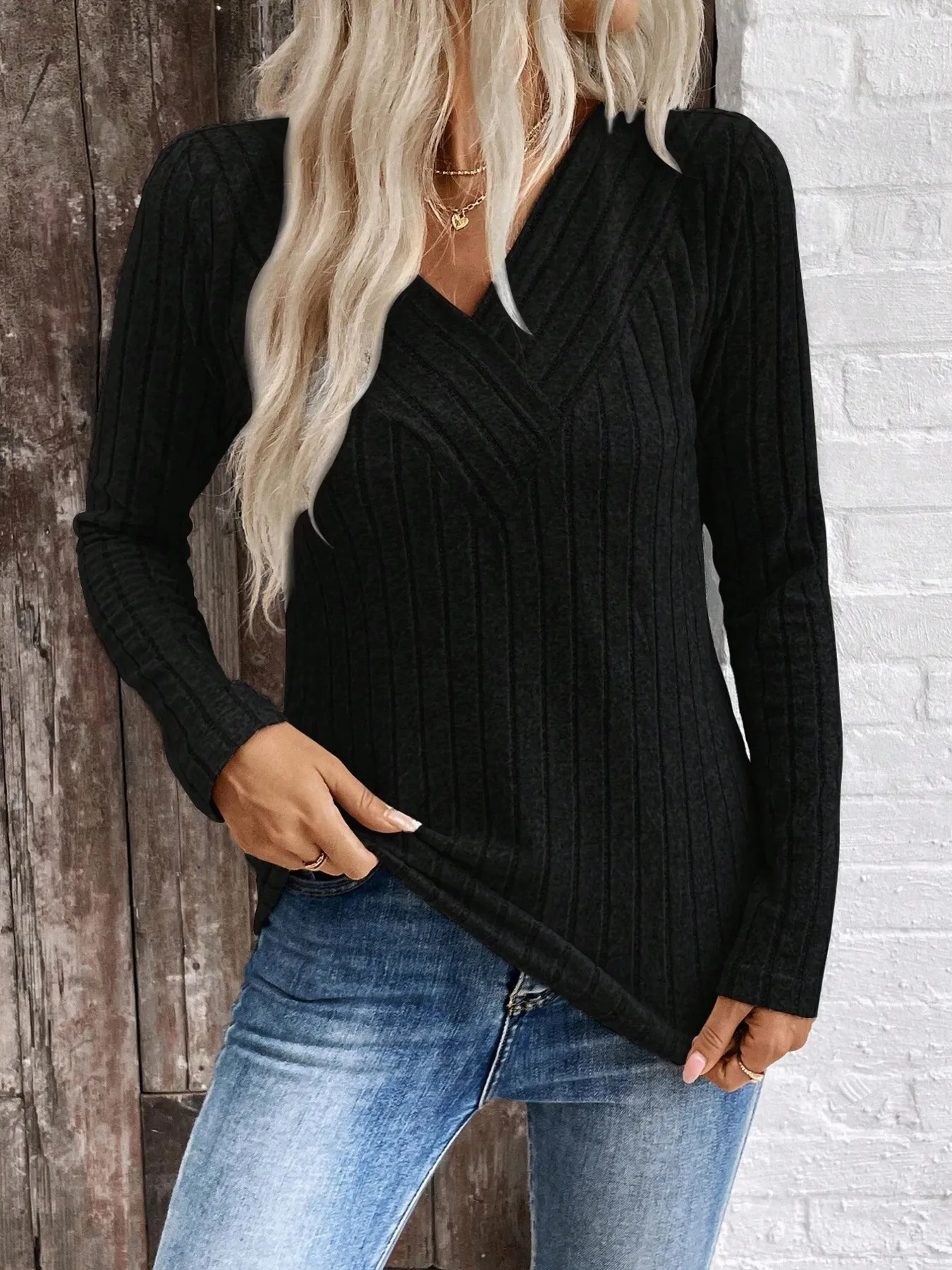 Ribbed V-Neck Long Sleeve Knit T-Shirt - Image 11