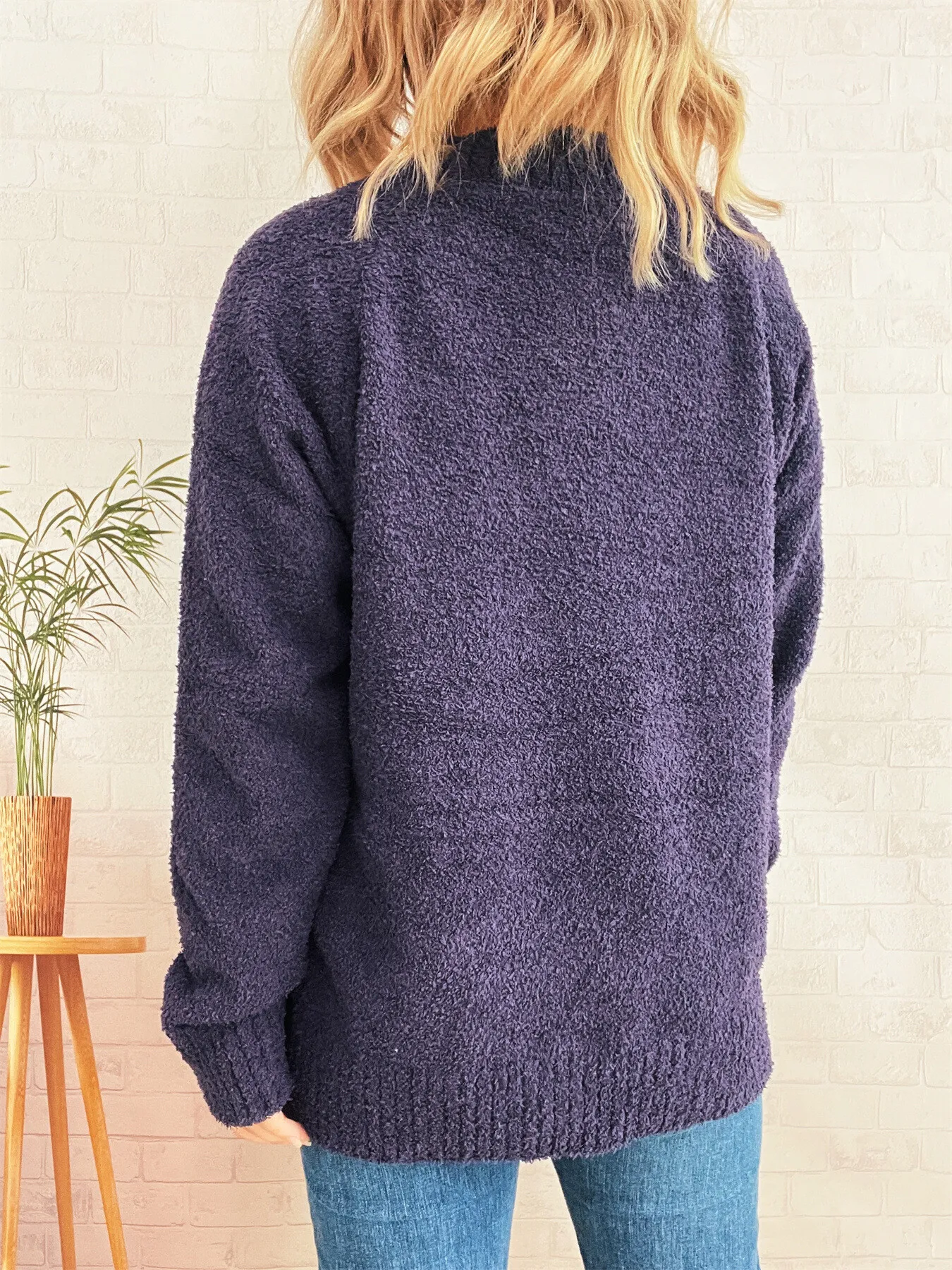 Round Neck Raglan Sleeve Sweater - Image 9