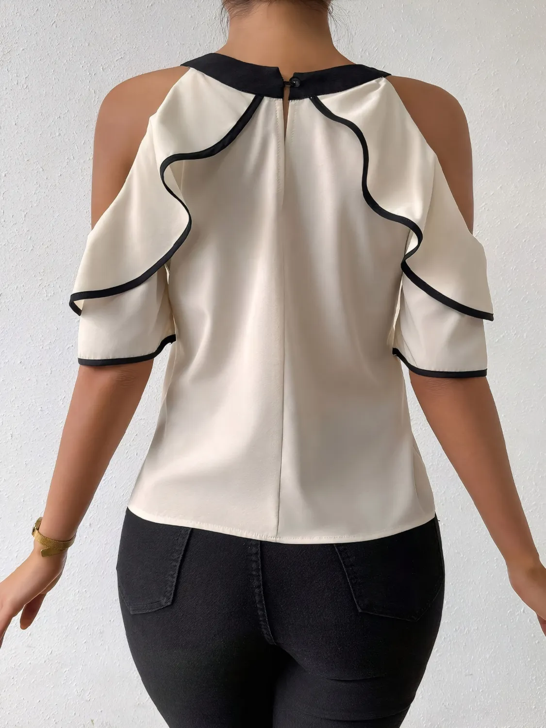 Ruffled Contrast Trim Cold Shoulder Blouse - Image 5
