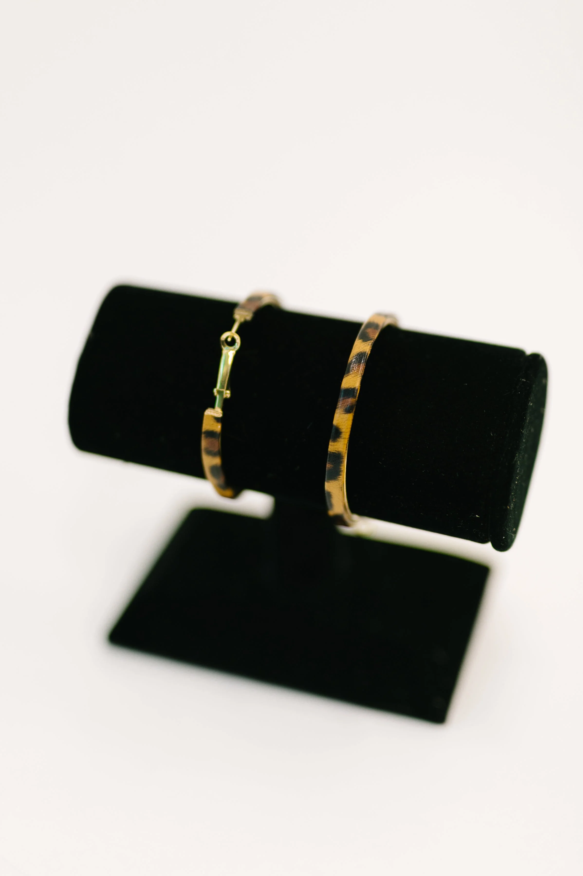 Sassy Assist Leopard Print Hoop Earrings - Image 3