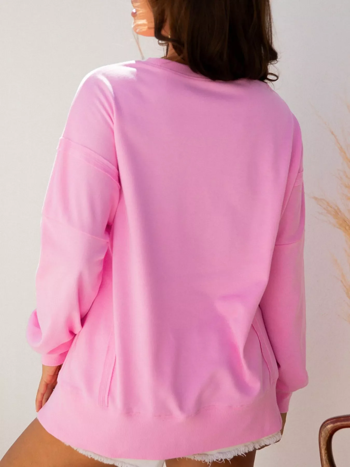Sequin XOXO Letter Graphic Exposed Seam Baggy Sweatshirt - Image 3