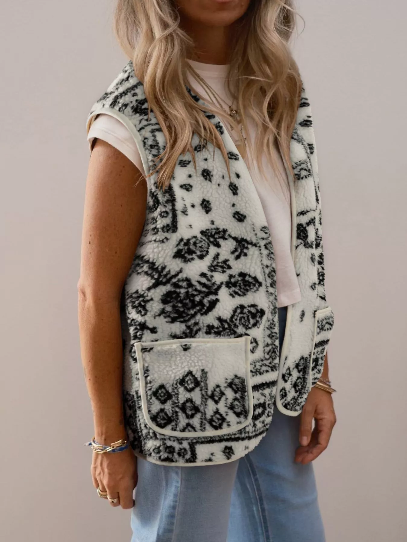 Sherpa Paisley Print Pocketed Western Fashion Vest Jacket - Image 2
