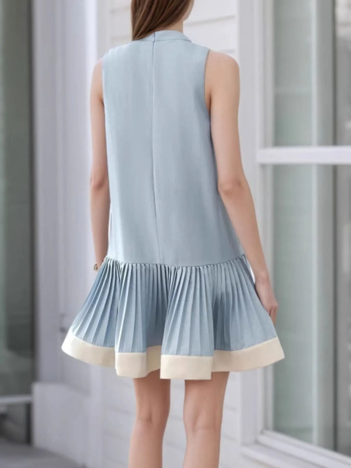 Sleeveless Pleated Hem Dress - Image 3