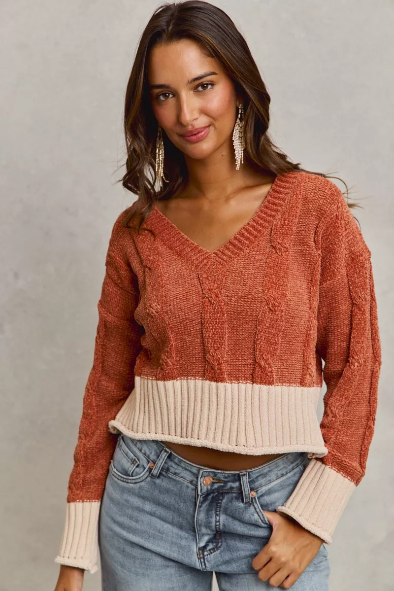 SO ME Chenille Cable Knit V Neck Contrast Cropped Sweater - Image 10