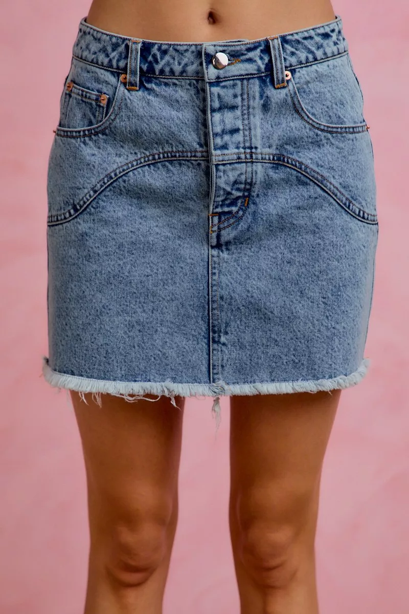 SO ME Washed Denim Floral Contrast Pockets Mini Skirt - Image 4