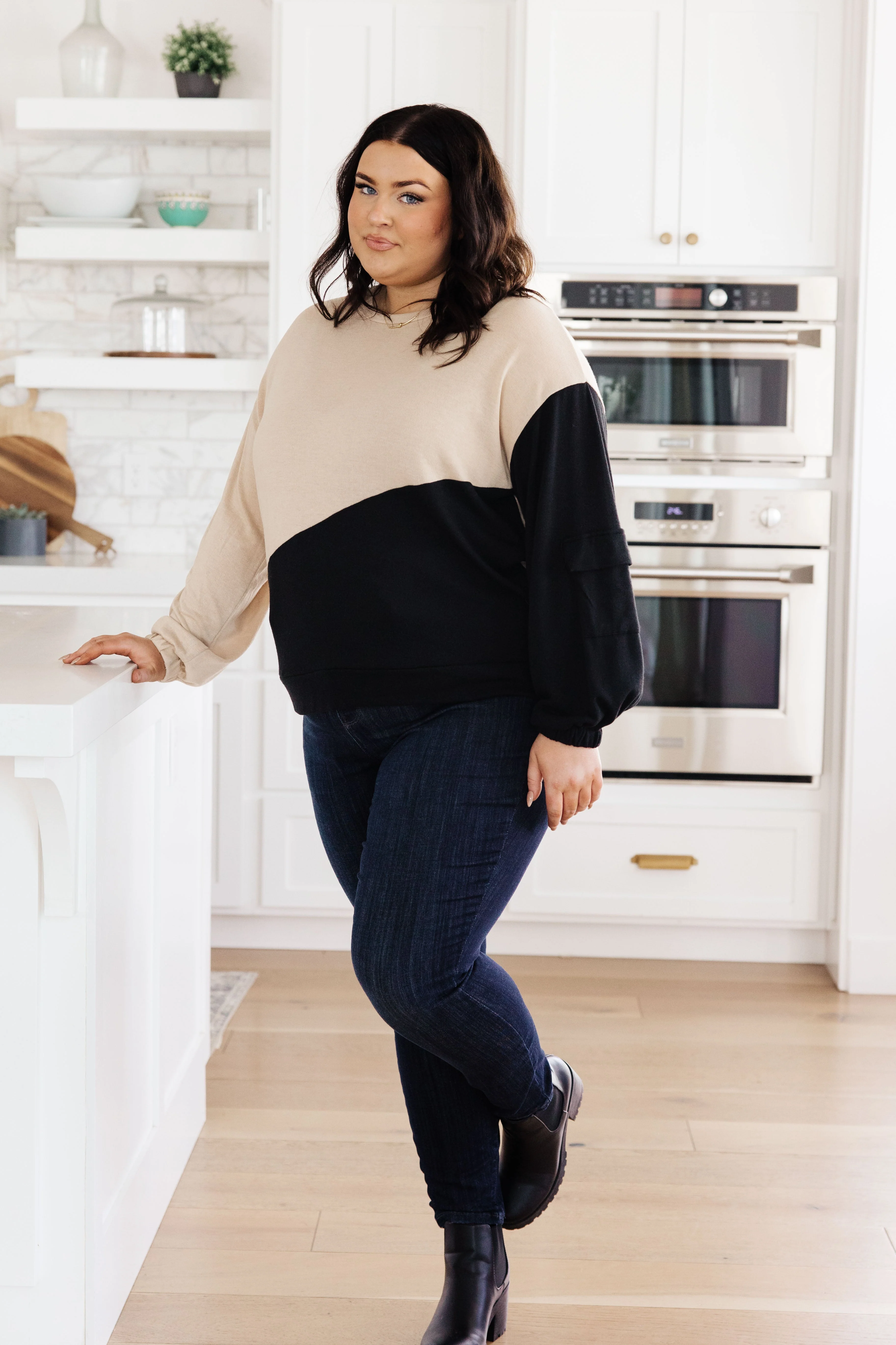 Split Decision Color Block Cargo Sleeve Top - Image 5