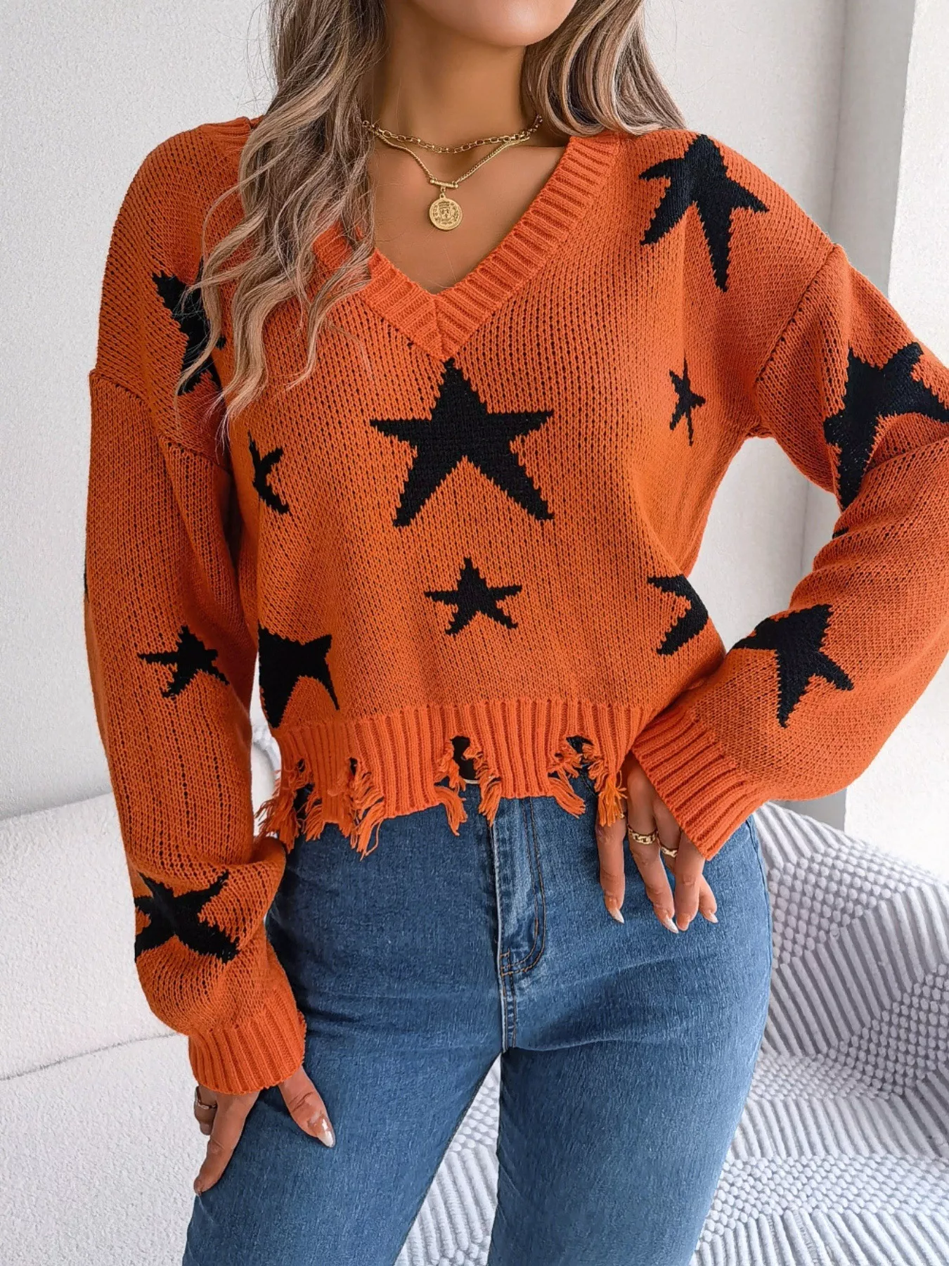 Star Pattern V-Neck Distressed Sweater - Image 5
