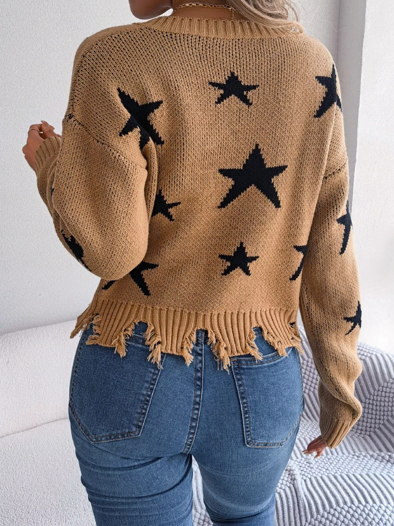 Star Pattern V-Neck Distressed Sweater - Image 8