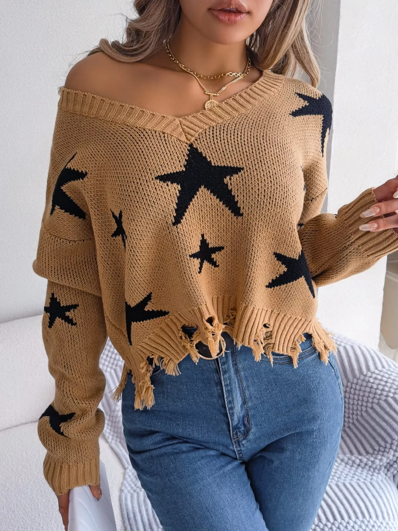 Star Pattern V-Neck Distressed Sweater - Image 9