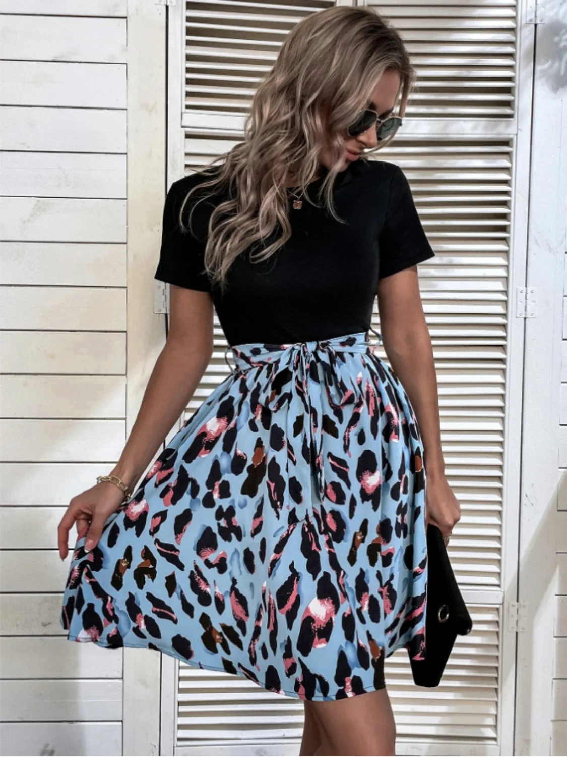 Tied Front Contrast Leopard Short Sleeve Mini Dress - Image 4