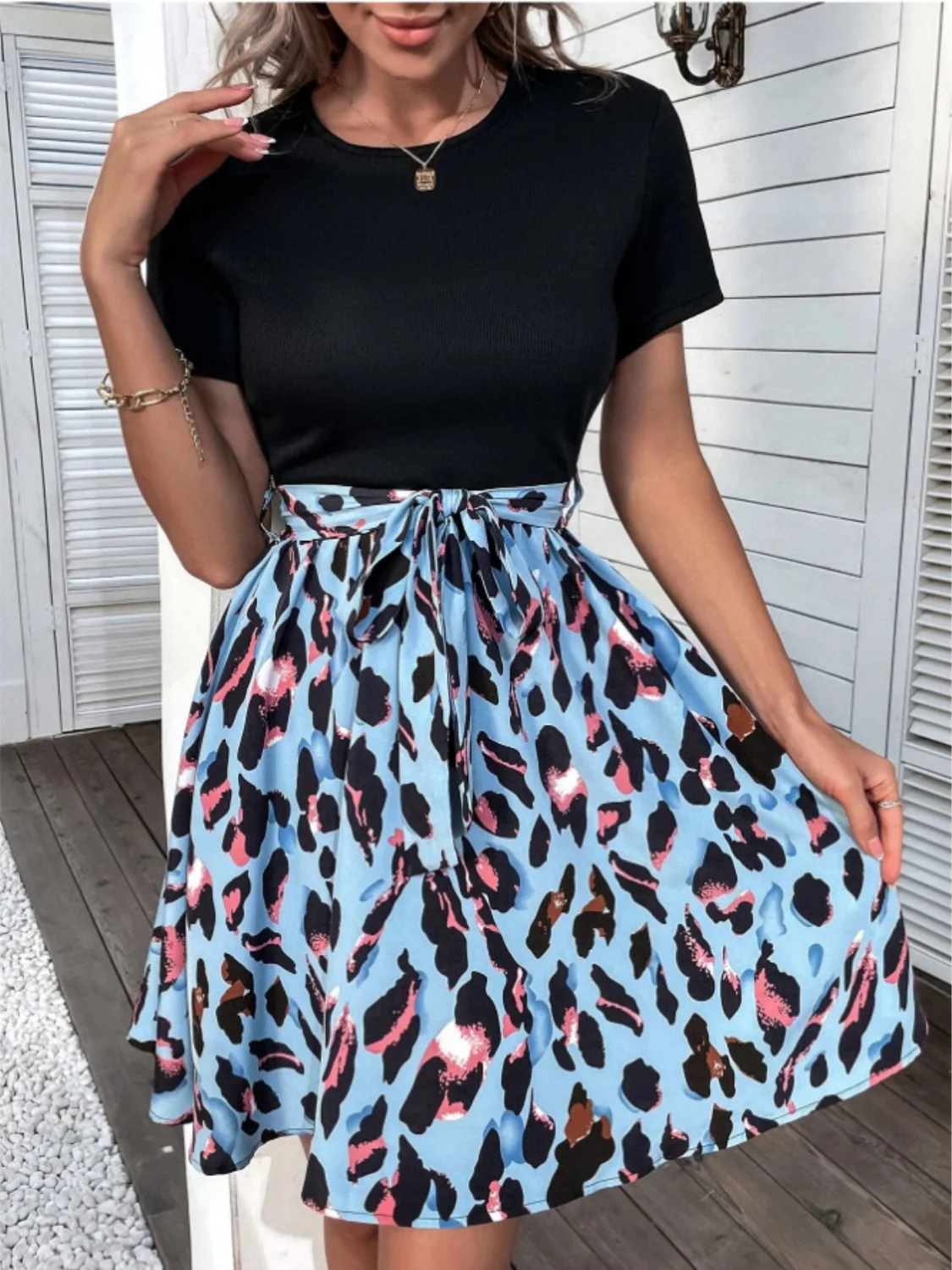 Tied Front Contrast Leopard Short Sleeve Mini Dress - Image 7