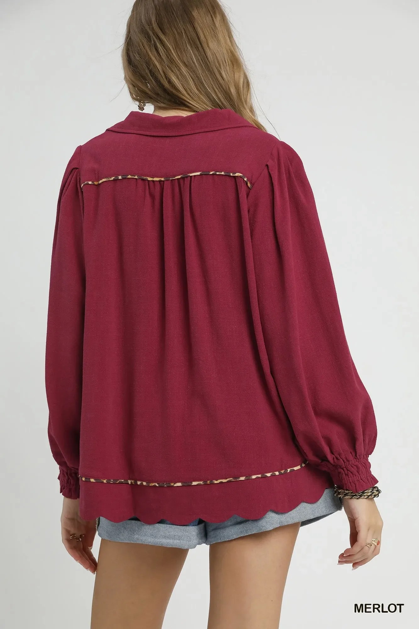 Umgee Full Size Linen Scallop Hem Blouse with Contrast Trim Plus Size - Image 2