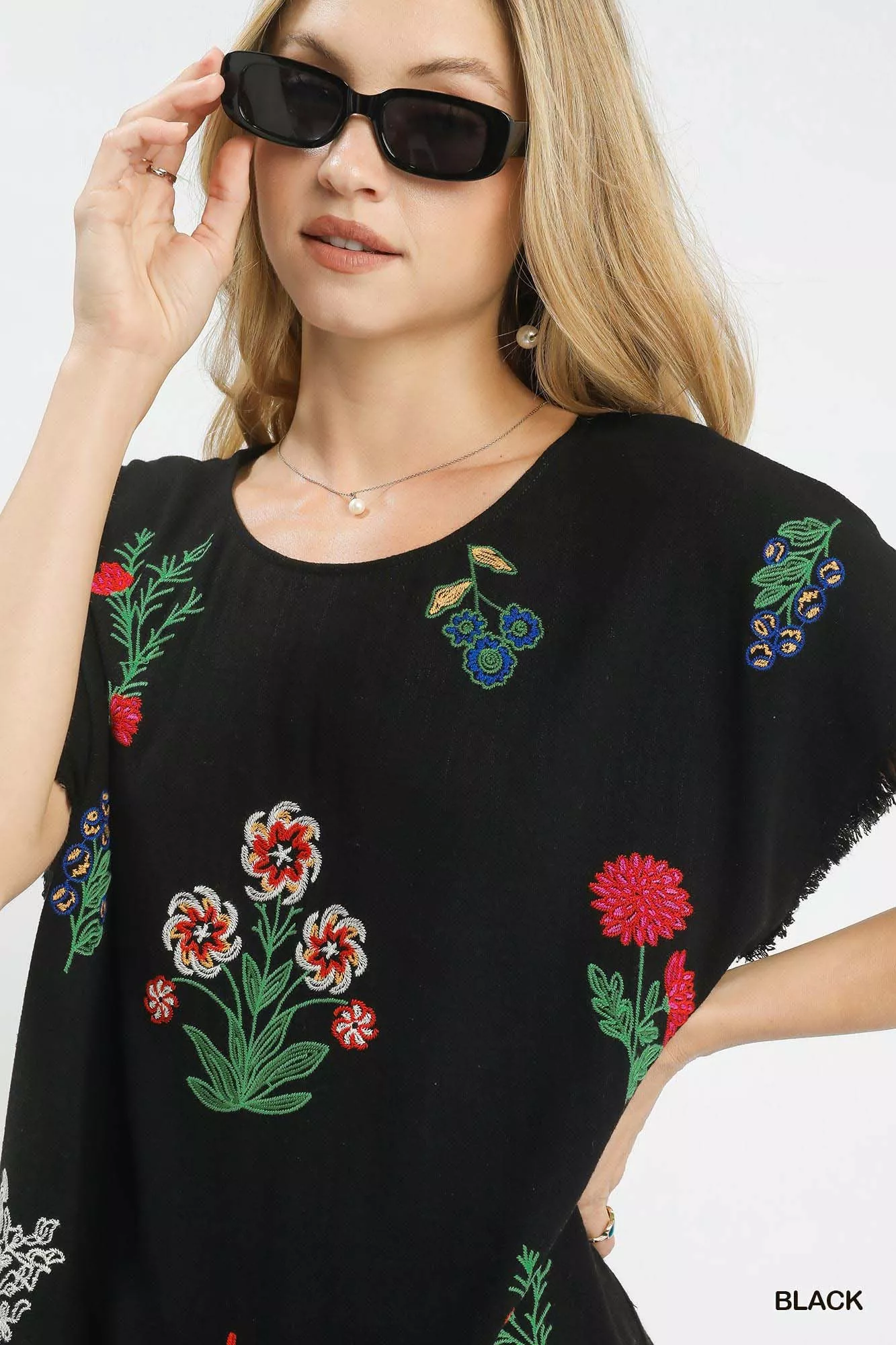 Umgee Linen Blend Embroidered Frayed Hem Top - Image 4