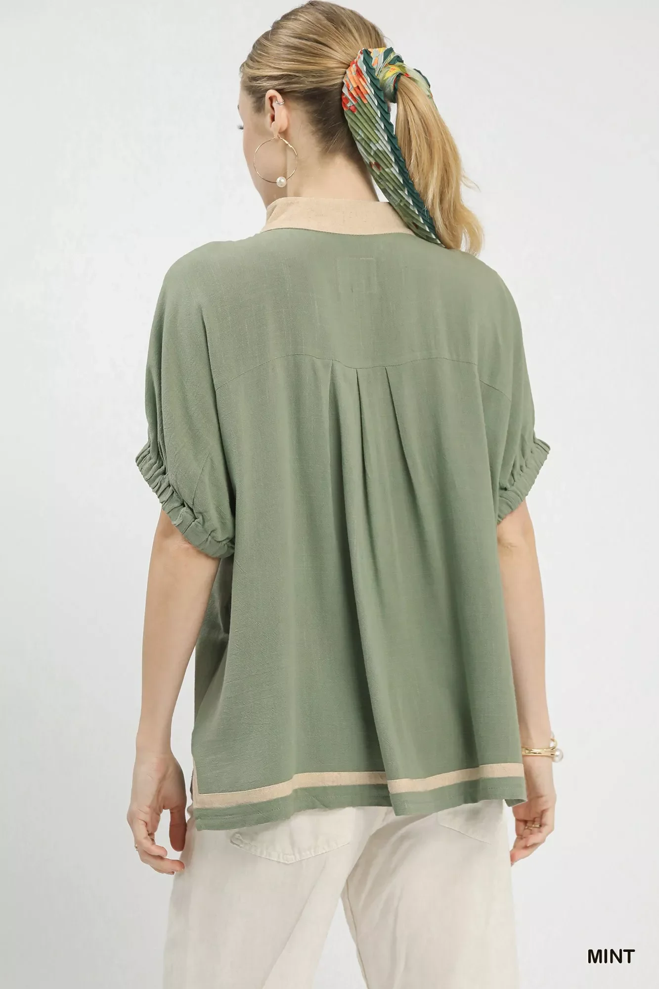 Umgee Linen Contrast Trim V-Neck Blouse - Image 3