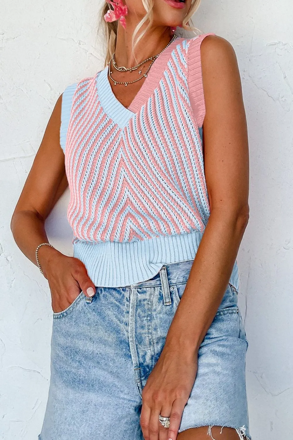 V-Neck Contrast Sweater Vest - Image 3