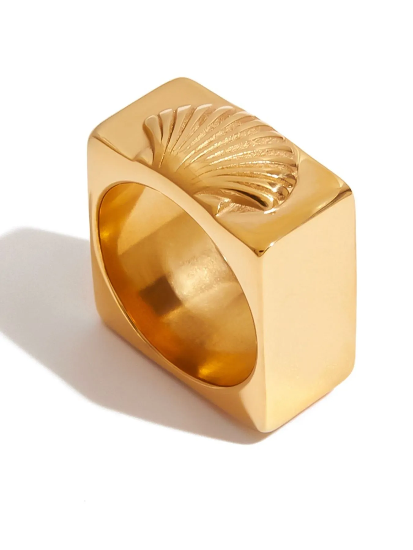 Vintage Shell Pattern Gold Signet Ring - Image 3