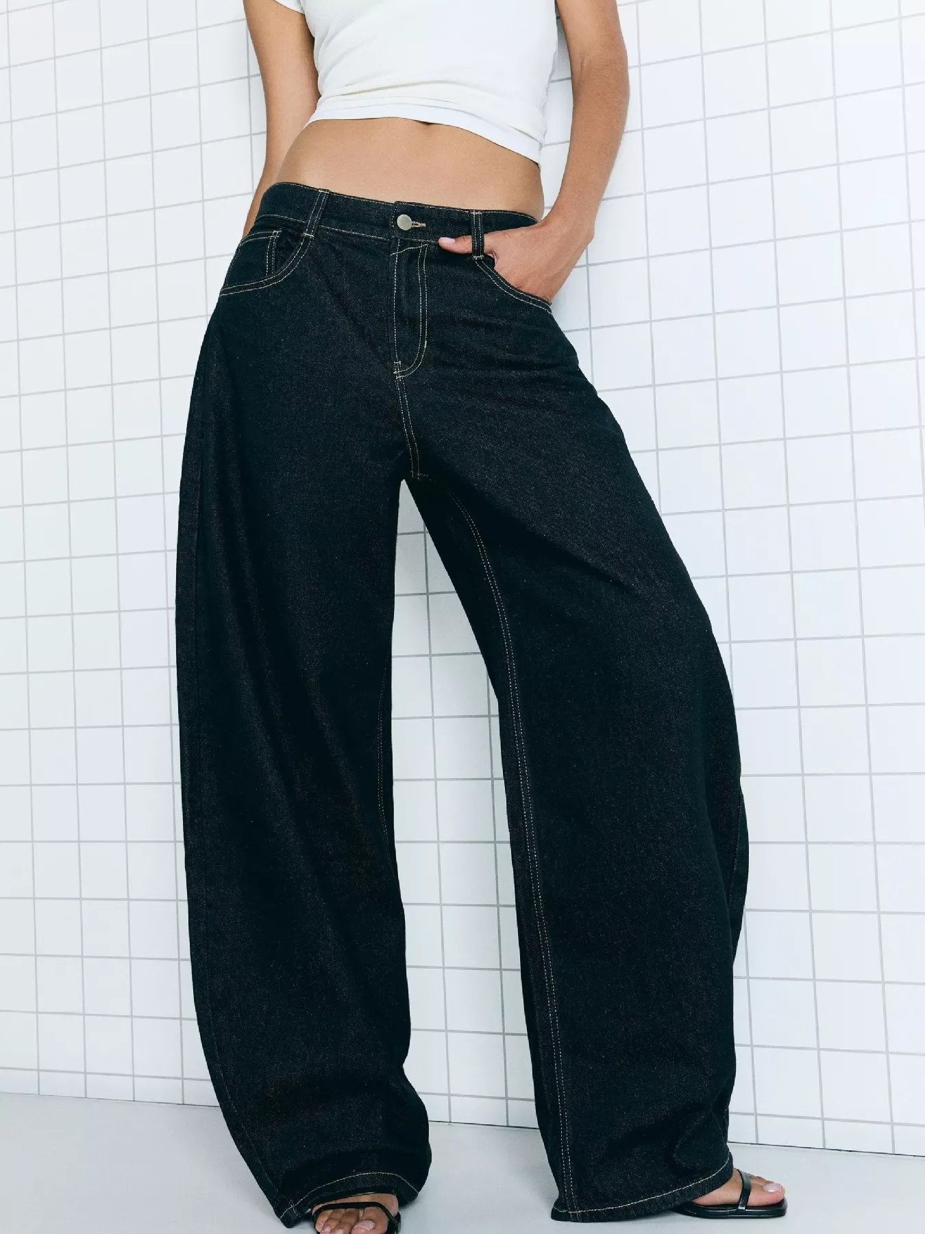 Wide Leg Washed Jeans - Image 4